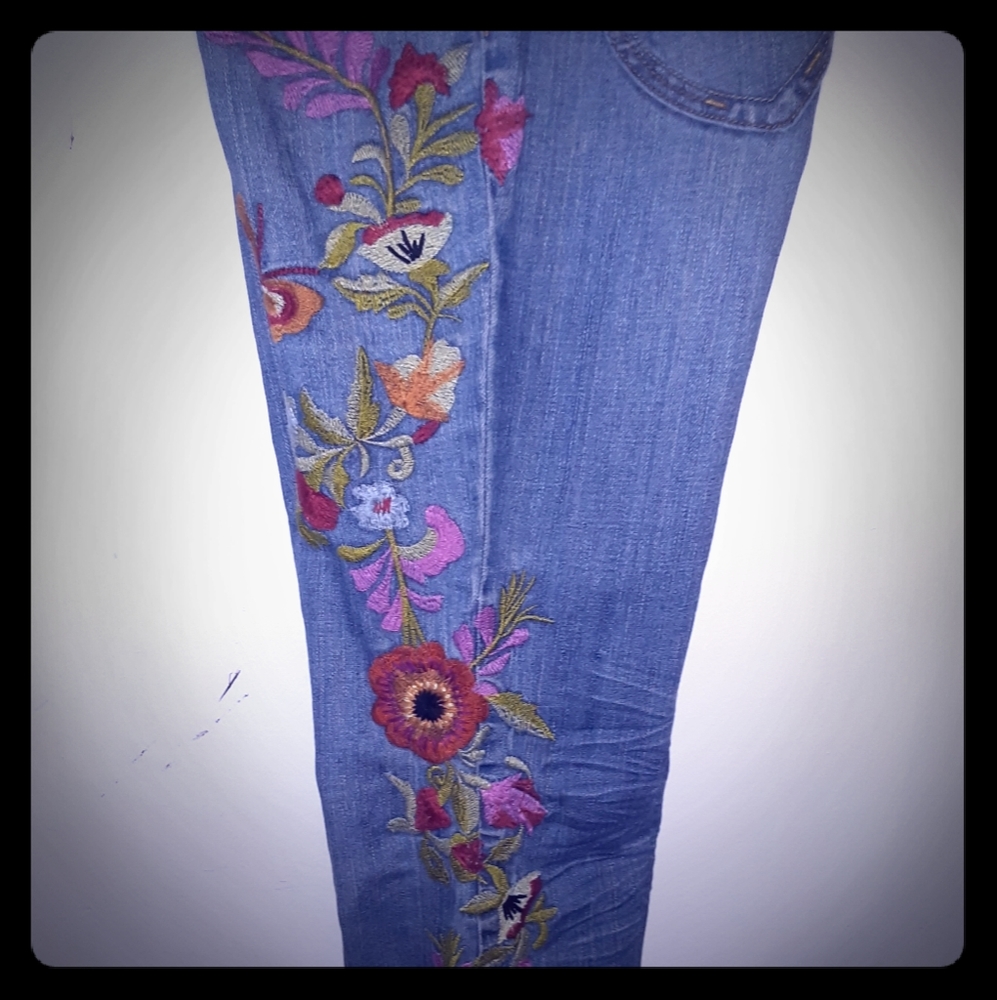 Women's embroidered jeans